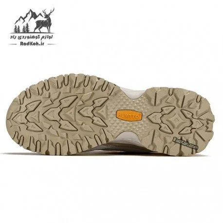 کفش زنانه هامتو 360038B-6 در حال استفاده در فضای طبیعی؛ مناسب برای طبیعت‌گردی، تمرینات ورزشی و مسیرهای شهری