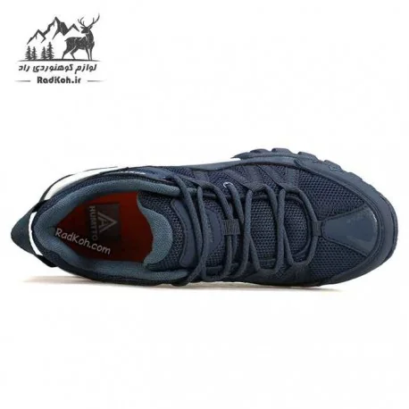 کفش مردانه HUMTTO 110609A-7 با ترکیب رنگ سرمه‌ای و سفید، زیره آج‌دار ضدلغزش و رویه تنفس‌پذیر