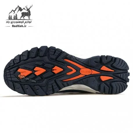 کفش مردانه هامتو 110609A-7 در حال استفاده در مسیر جنگلی؛ مناسب برای پیاده‌روی طولانی، دویدن و کوه‌پیمایی سبک