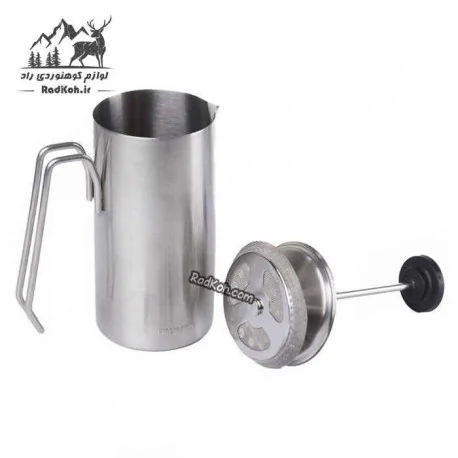 قهوه‌ ساز قابل حمل فایر مپل مدل Antarcti در حال دم‌ آوری قهوه در طبیعت